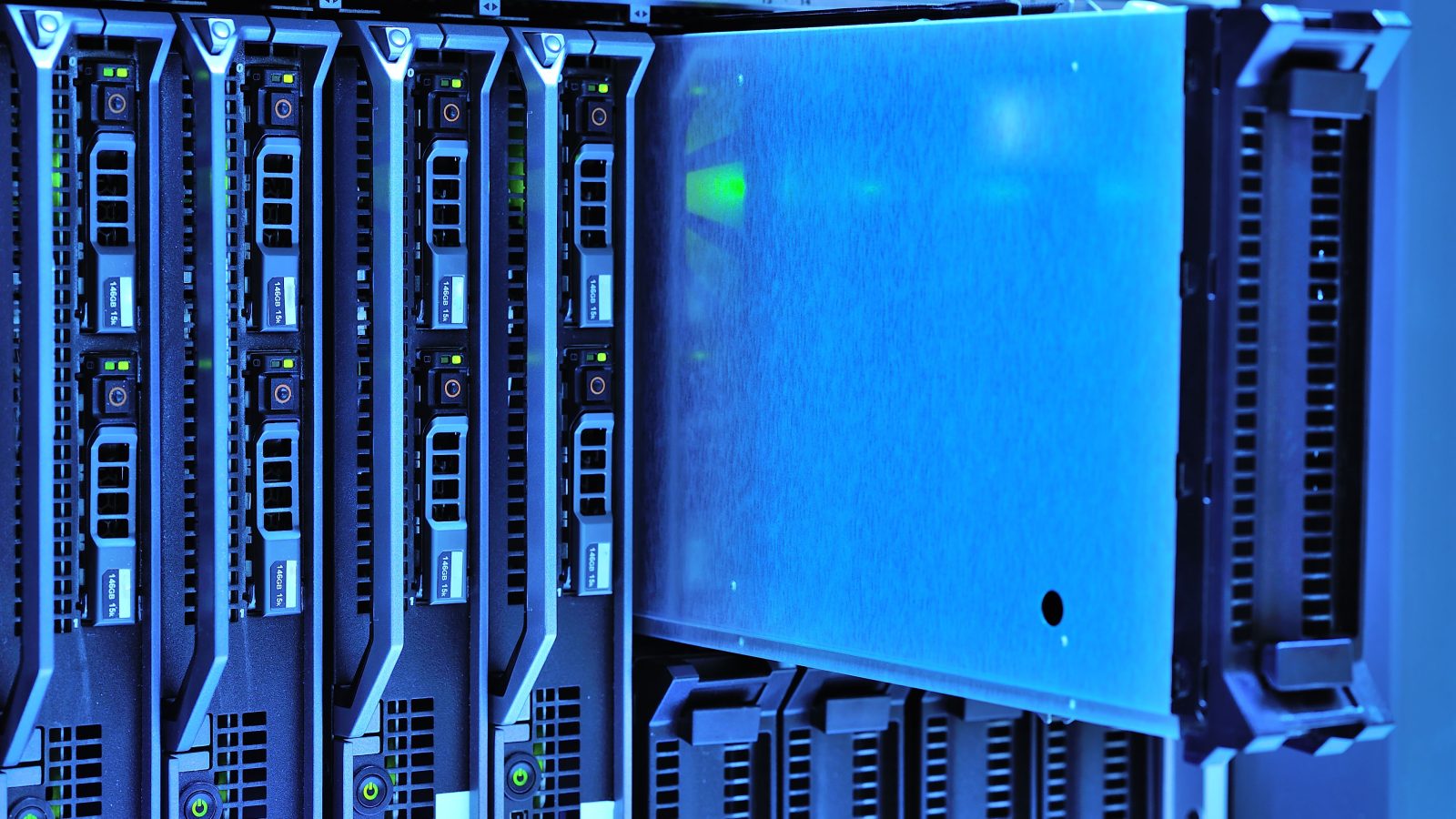 Tủ rack server với hệ thống đèn tín hiệu - giải pháp tủ rack và cabling WiseTech
