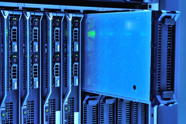 Tủ rack server với hệ thống đèn tín hiệu - giải pháp tủ rack và cabling WiseTech